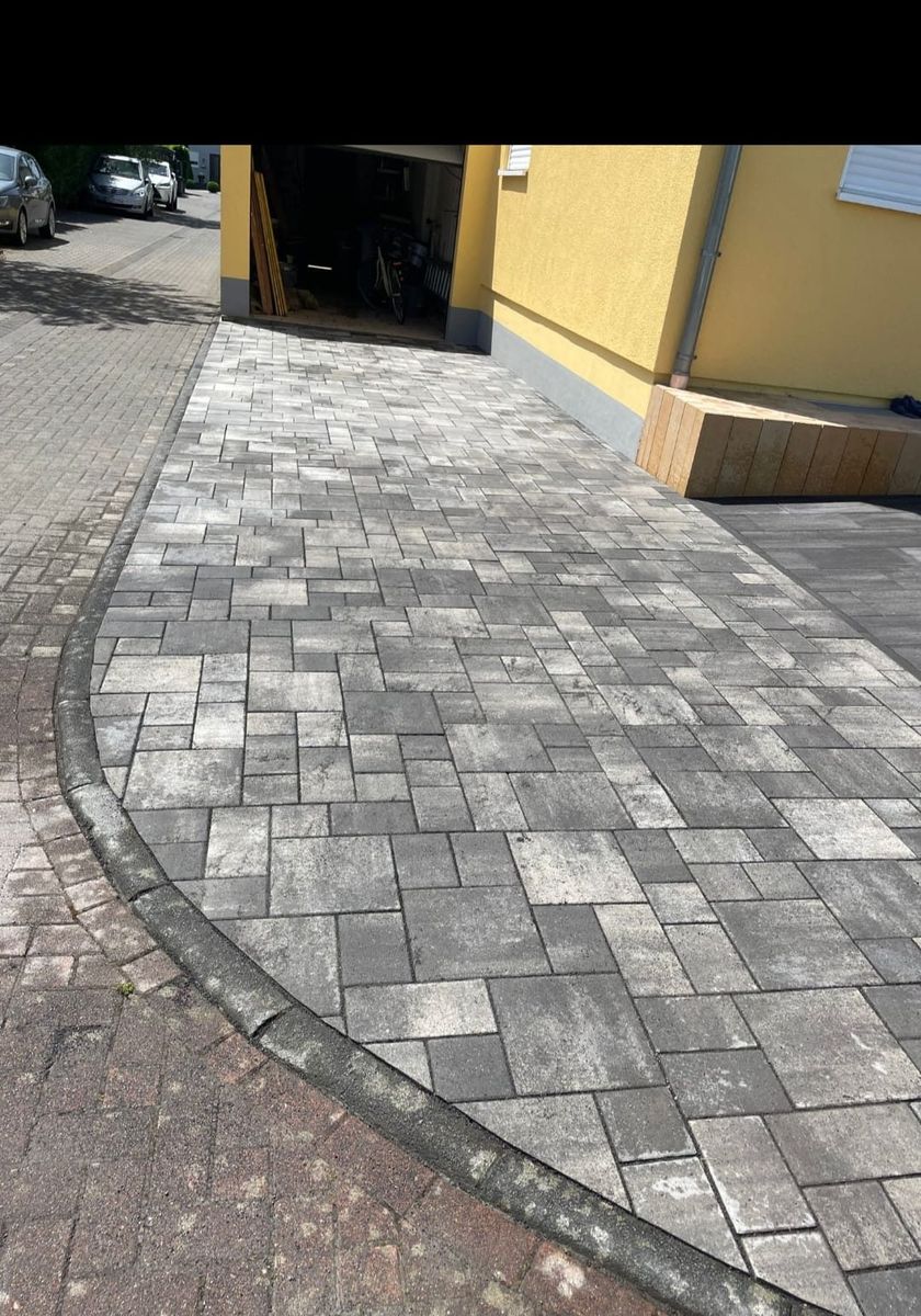 Gepflasterte Einfahrt